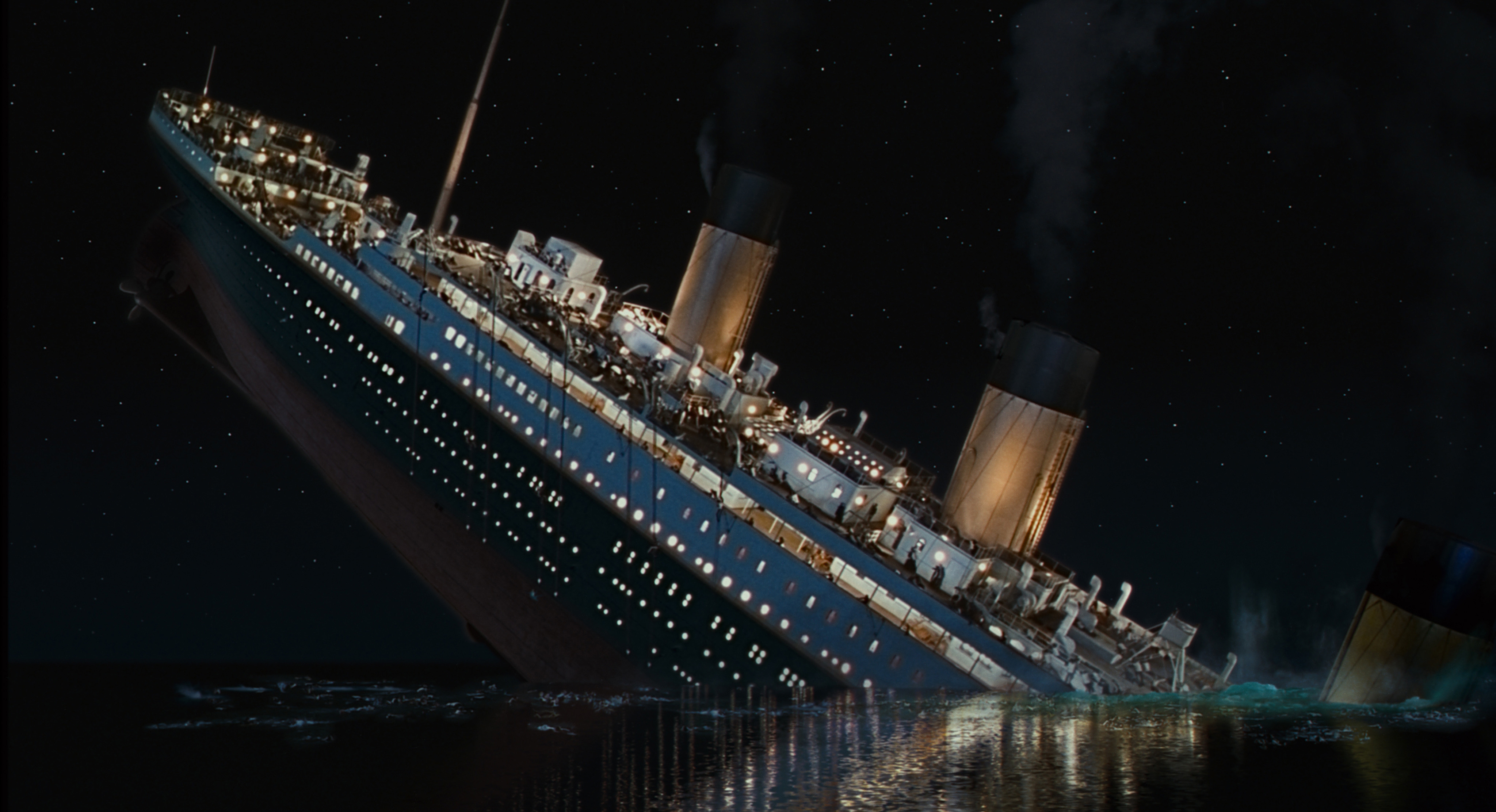 Titanic Sinking Ship Scene Wallpapers Hd Desktop And