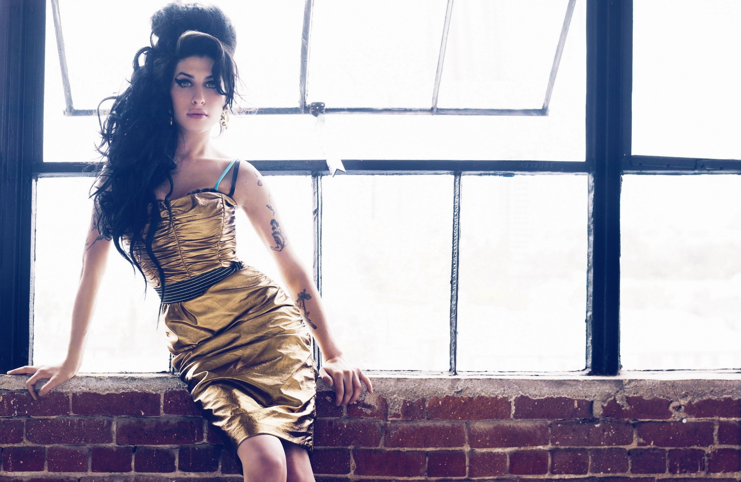 Amy Winehouse, Singer, Bricks, Tattoo, Window, Brunette ...
