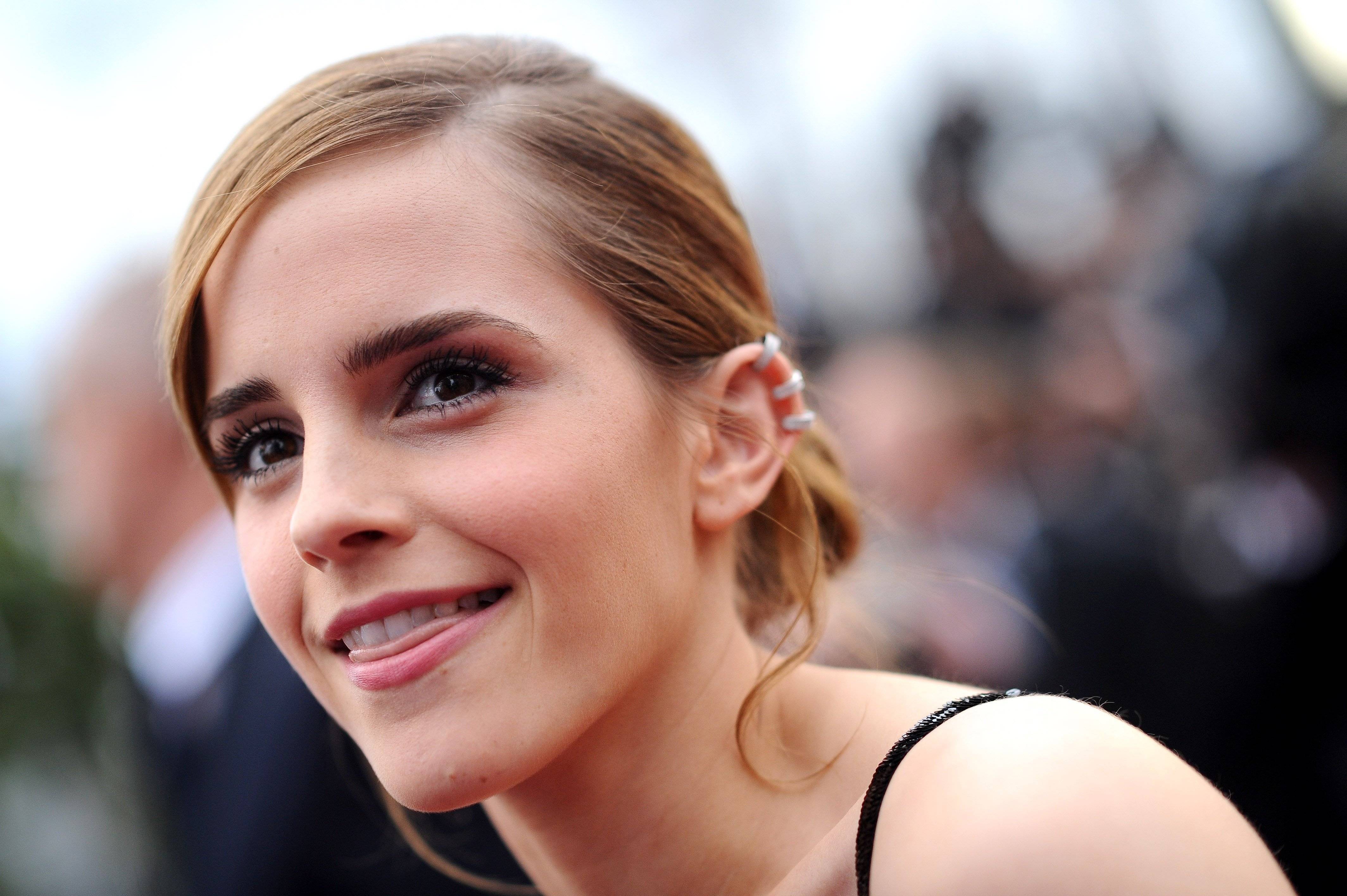 Women Emma Watson Actress Face Blonde Eyes Brown Eyes Earrings 