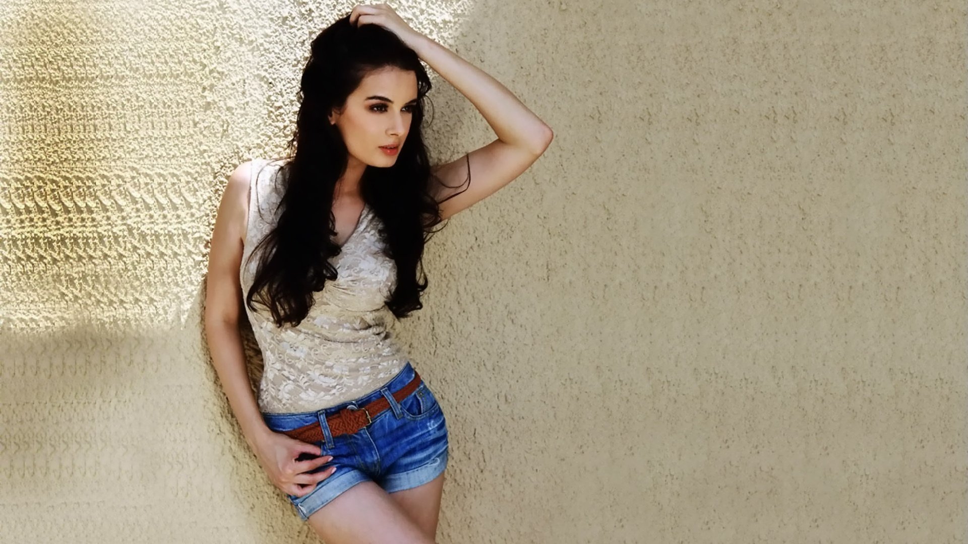 Evelyn Sharma German Indian Actress Model Babe Wallpapers Hd