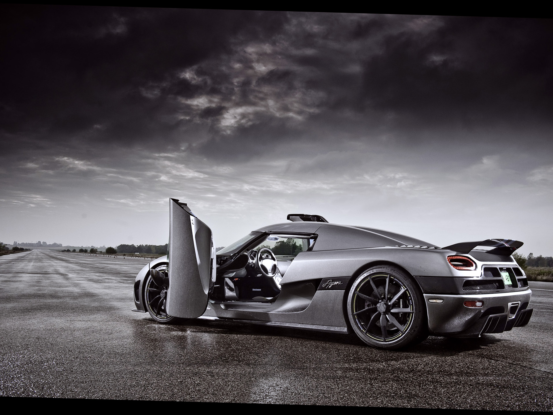 Black Koenigsegg Agera Car Wallpaper