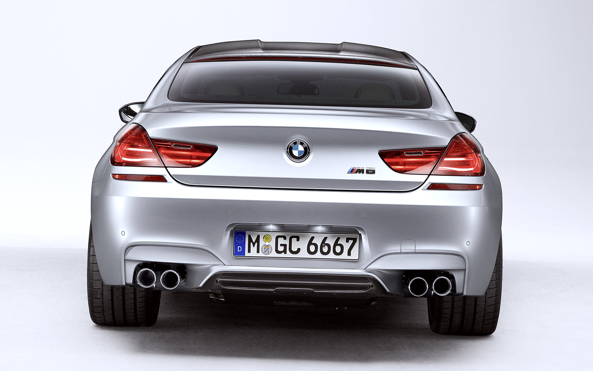 White BMW M6 Gran Wallpaper