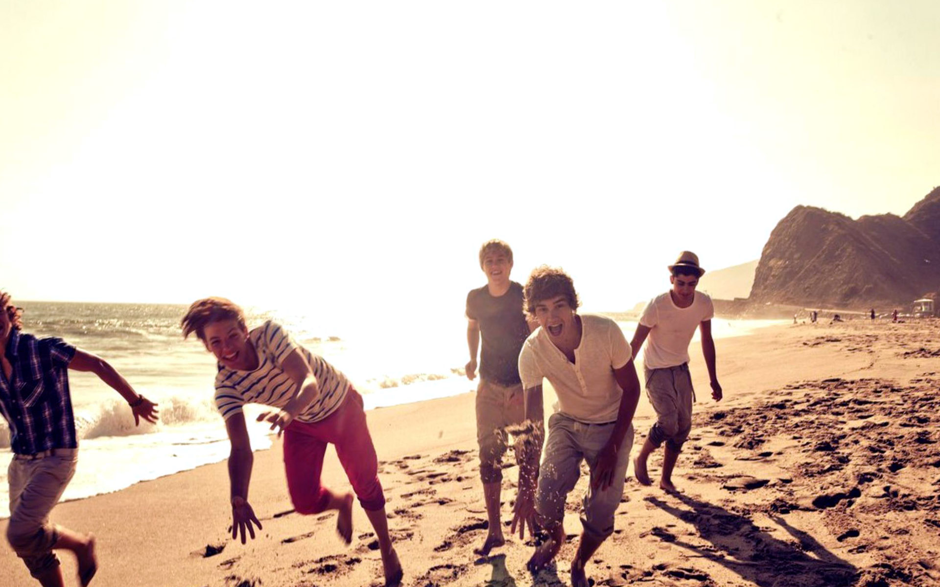 One Direction In Beach Wallpaper