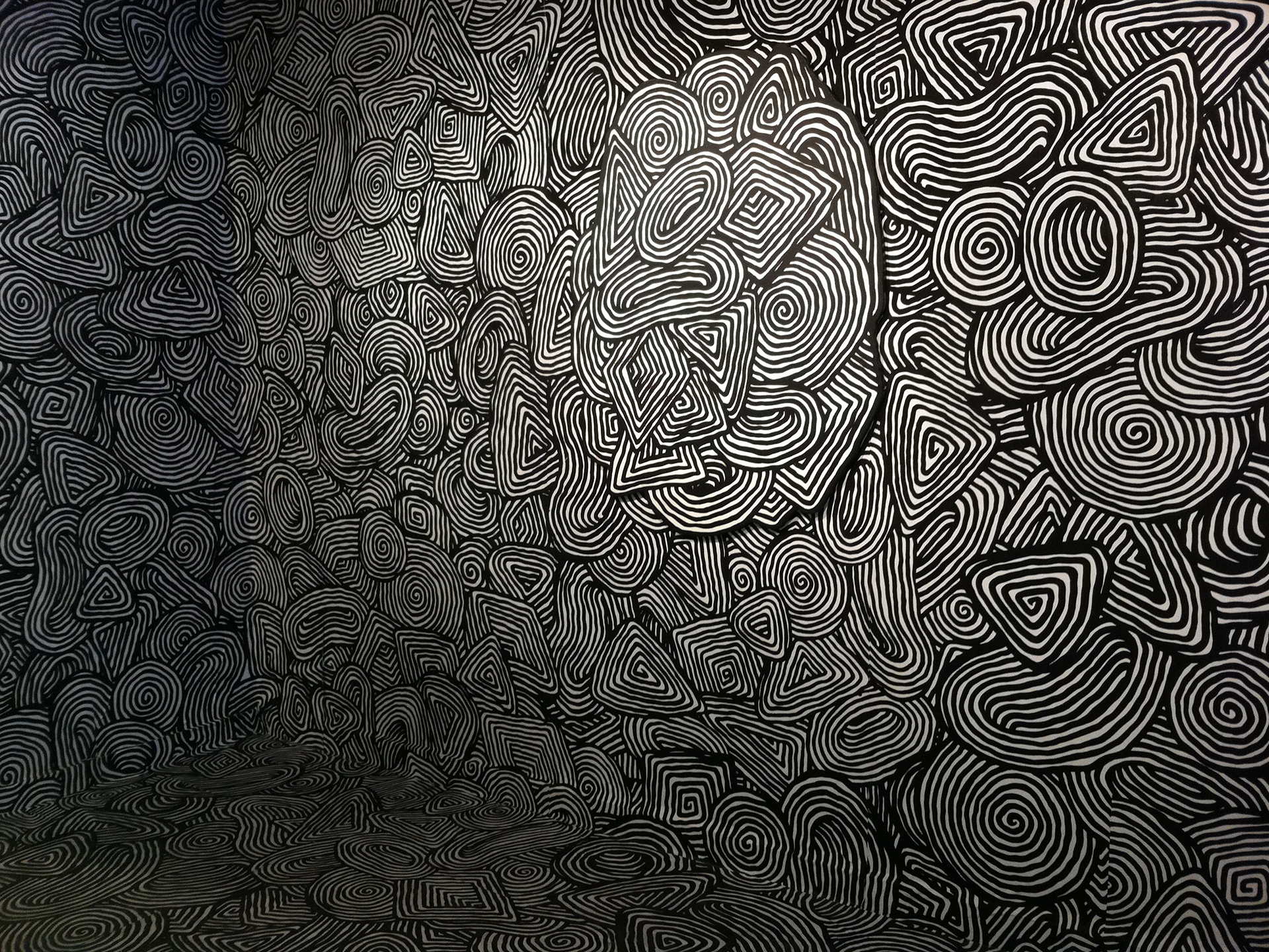 Black Spiral Pattern Room Wallpaper