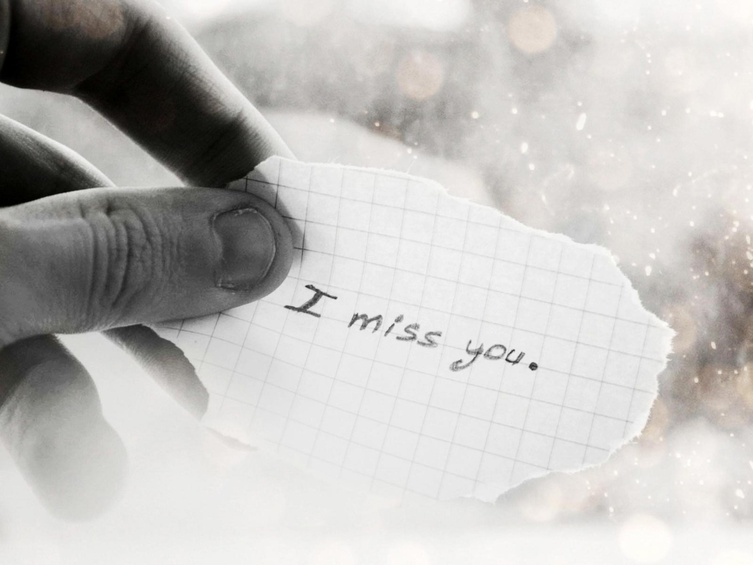 I Miss You Text In a Paper Wallpaper