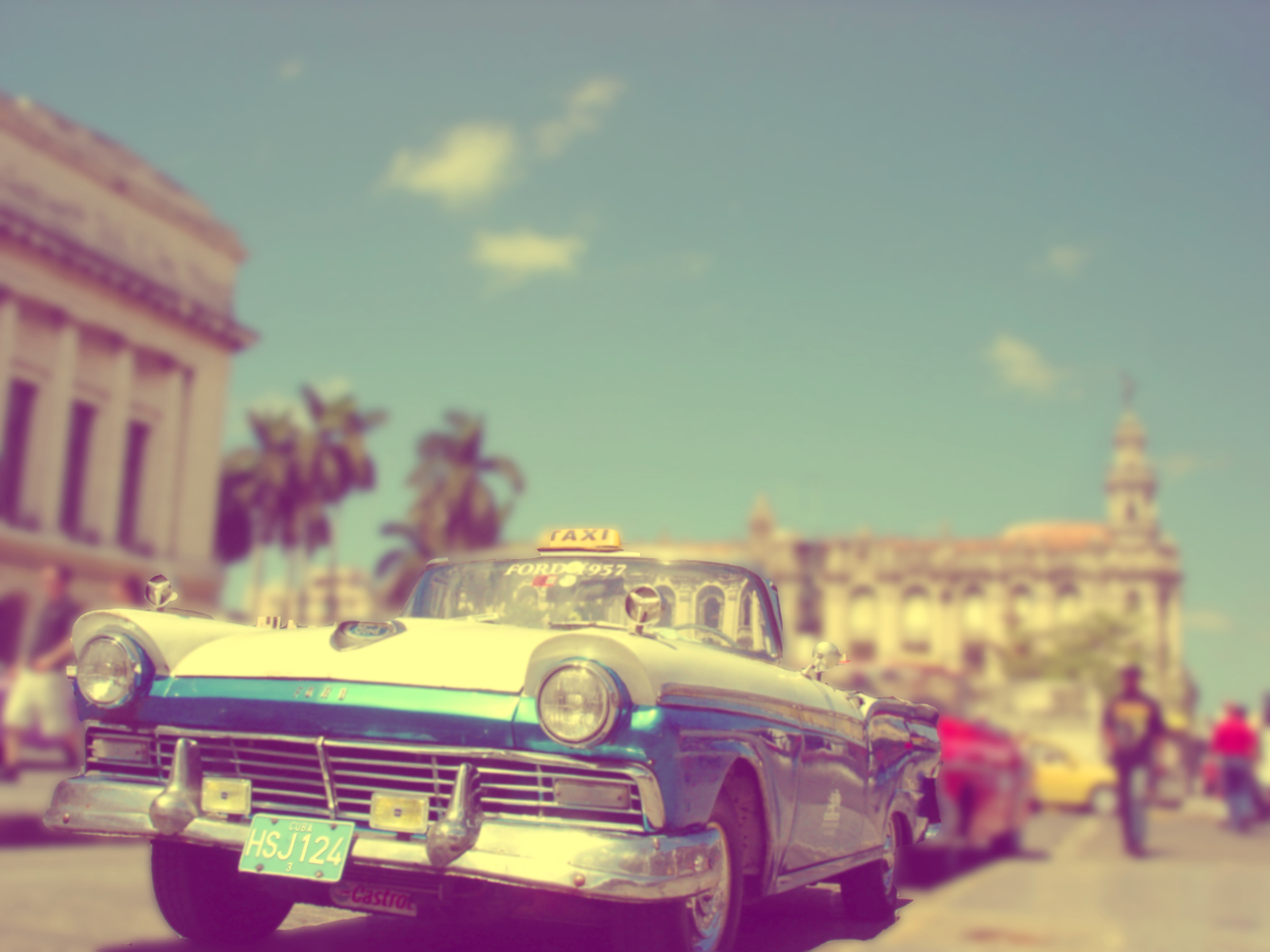 Cuba Vintage Taxi Wallpaper