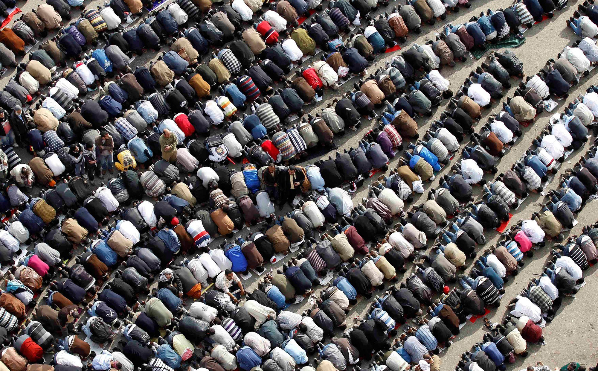 Praying Muslims Wallpaper