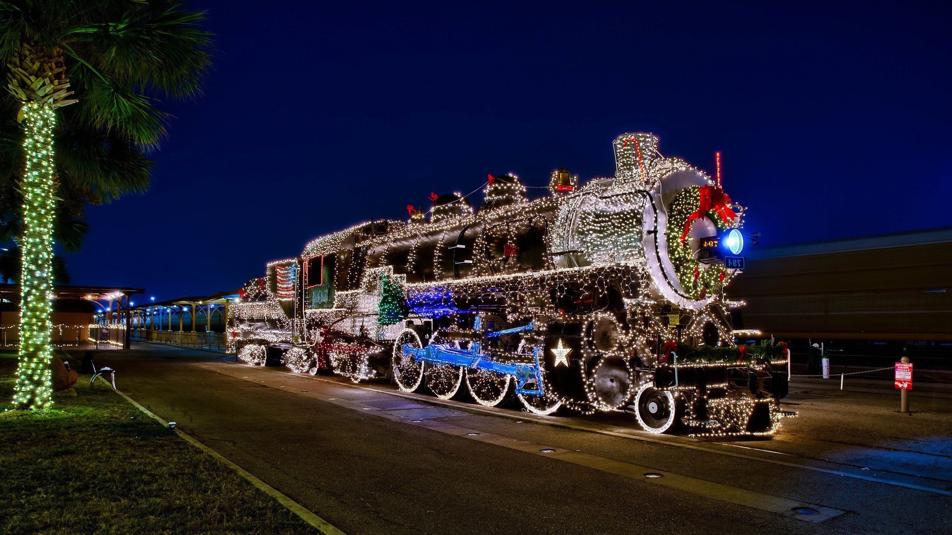 train, Steam Locomotive, Christmas Lights Wallpaper