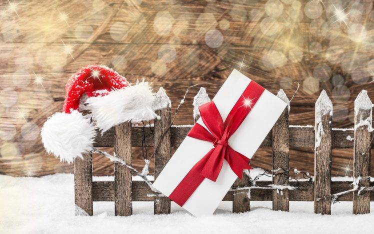 New Year, Snow, Fence, Presents, Santa Hats, Bokeh HD Wallpaper Desktop Background