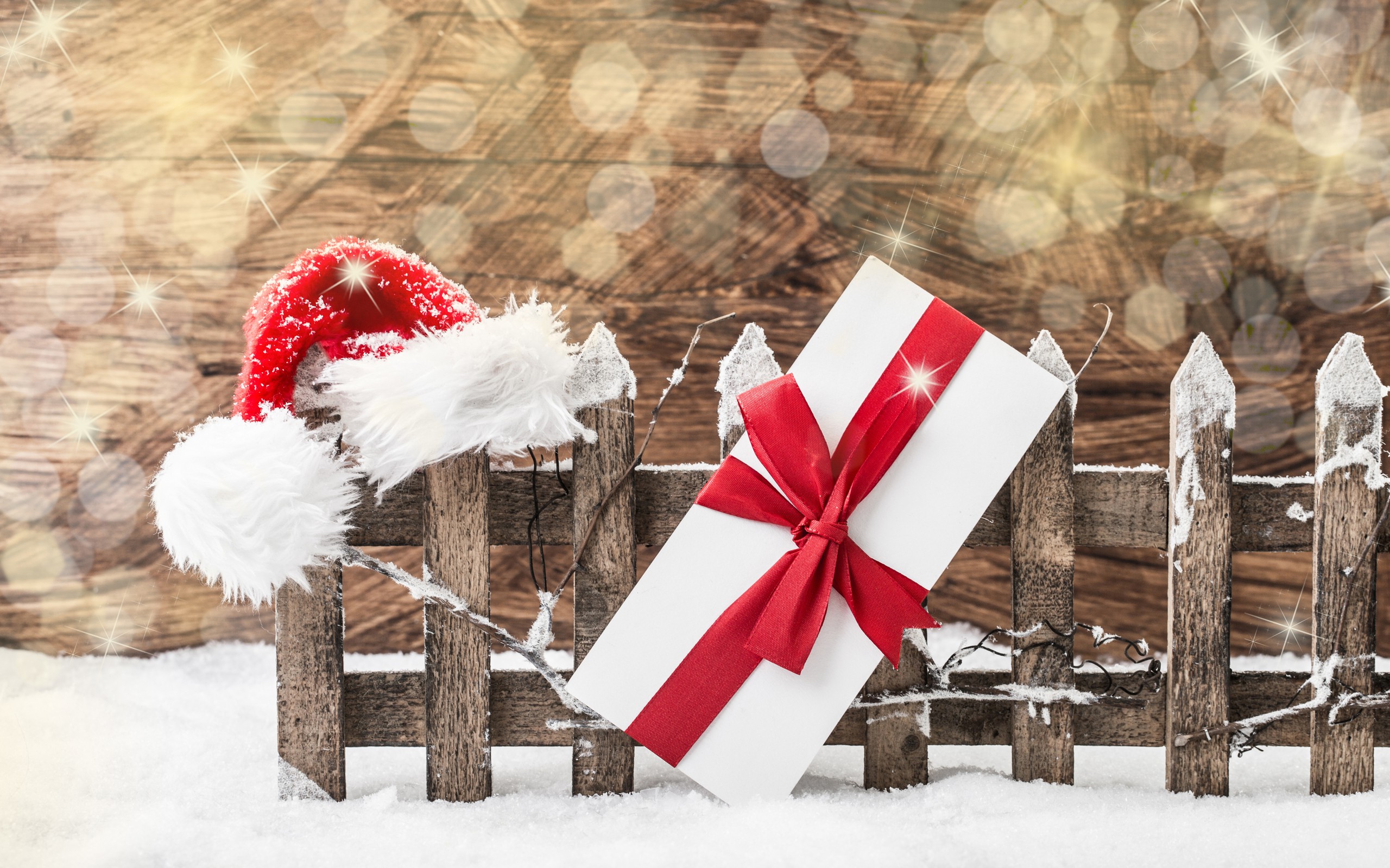 New Year, Snow, Fence, Presents, Santa Hats, Bokeh Wallpaper