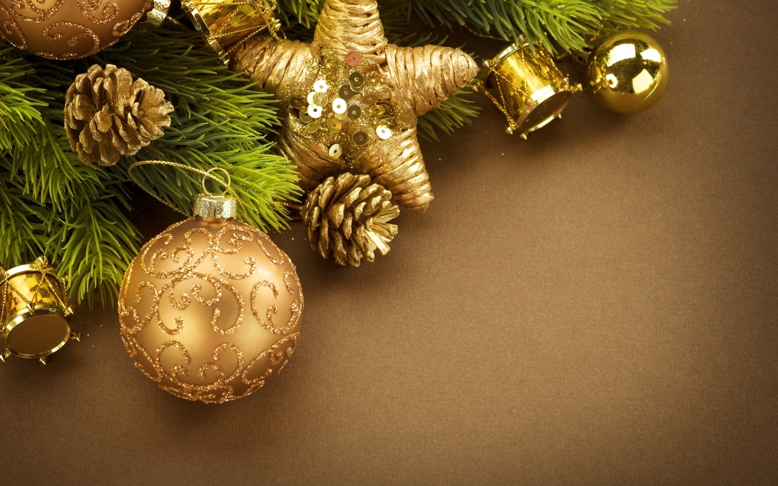 New Year, Christmas Ornaments, Cones, Leaves, Decorations Wallpaper