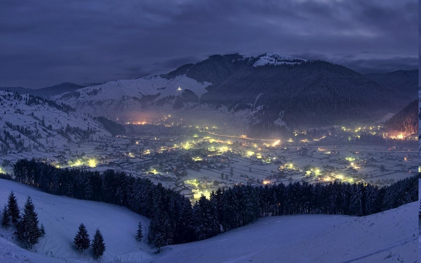 nature, Landscape, Cityscape, Winter, Mountain, Forest, Snow, Romania, Clouds, Evening Wallpaper