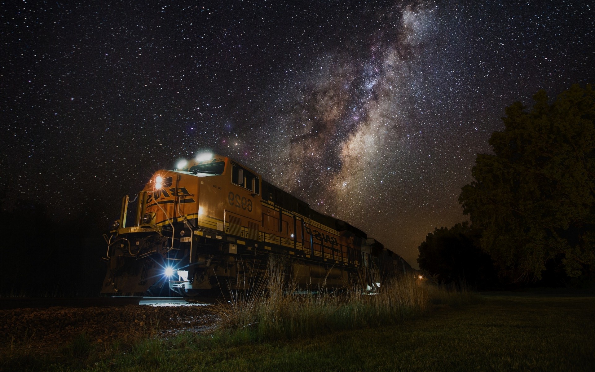 train, Diesel Locomotives, Machine, Milky Way, Grass, Trees, Starry Night, Landscape, Lights Wallpaper