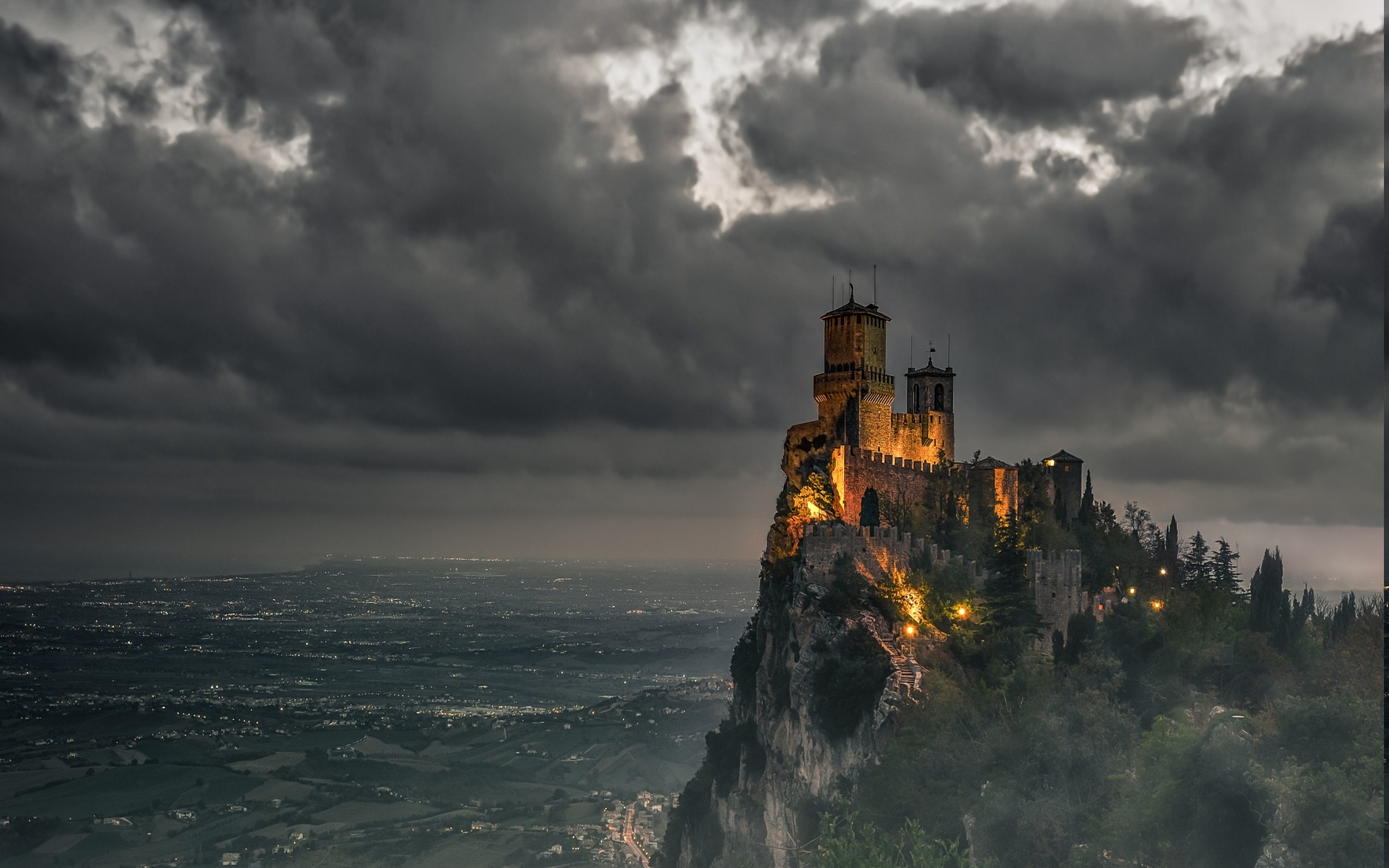 landscape, Castle, Clouds, Valley, Sky, Mountain, Lights, Mist, San Marino, Shrubs Wallpaper