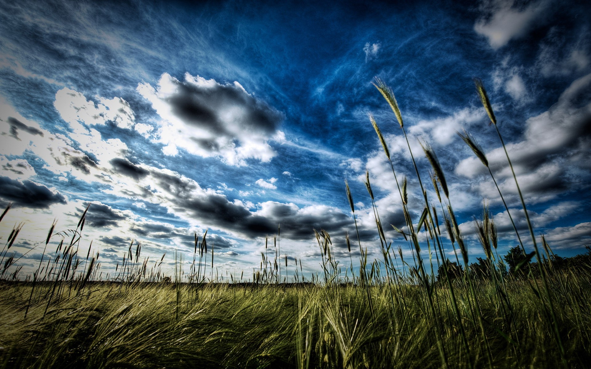 природа горы дом трава облака небо загрузить