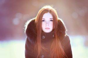 redhead, Women, Blue Eyes, Simple Background, Fur Coats, Sunlight
