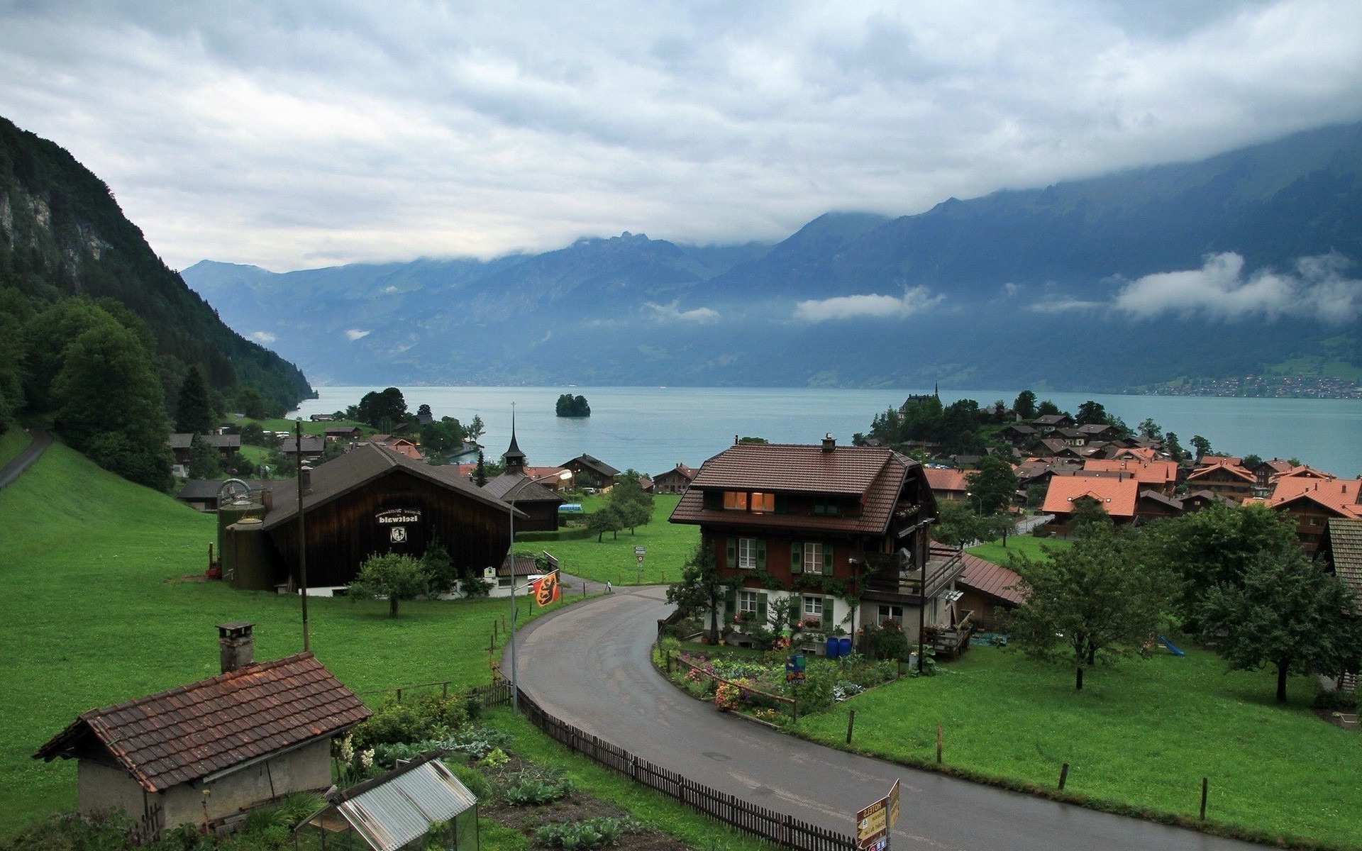 Thụy Sỹ - Đất nước đẹp như tranh vẽ với những cảnh quan tuyệt đẹp. Hãy cùng khám phá vẻ đẹp hoang sơ của các đồi núi, những con suối trong xanh và những ngôi làng yên tĩnh. Những hình ảnh của Thụy Sỹ sẽ thật sự là một trải nghiệm đáng nhớ!