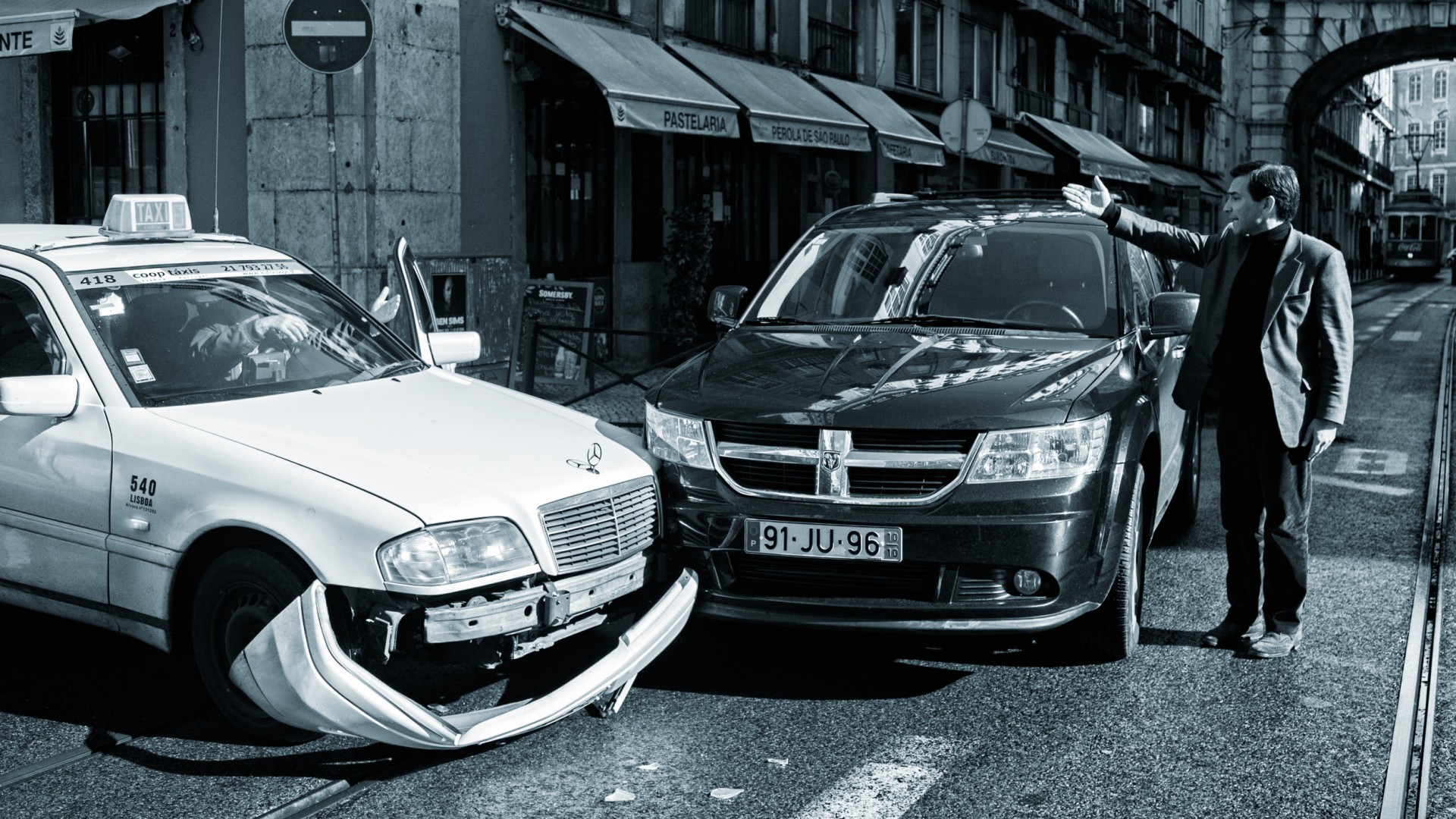 Dodge, Mercedes Benz, Crash, Taxi Wallpaper