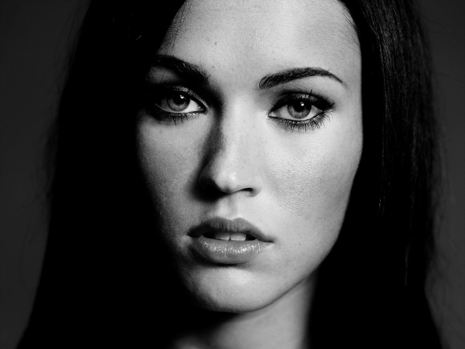Megan Fox, Monochrome Wallpaper
