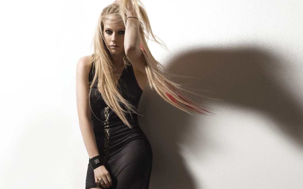 Avril Lavigne, Blonde Wallpaper