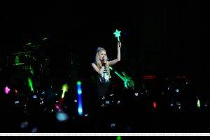 Avril Lavigne, Concerts, Singer, Glowing