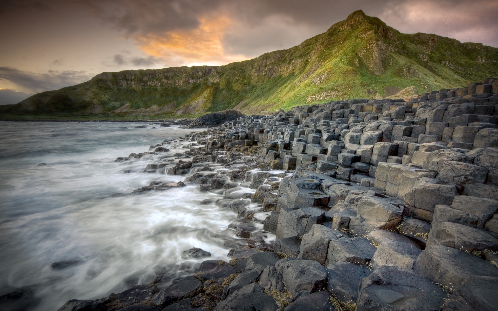 nature, Landscape, Giants Causeway, Sea, Waves, Rock, Rock Formation, Ireland, Long Exposure, Hill, Sky, Water Wallpaper
