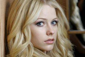 Avril Lavigne, Women, Face