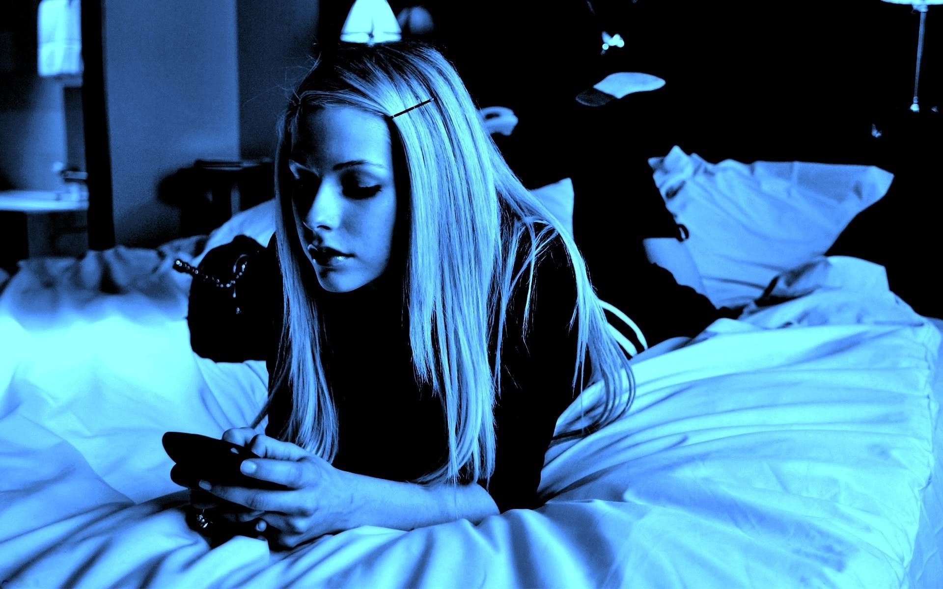 Avril Lavigne, Monochrome Wallpaper
