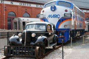 train, Railway, Vehicle, Old Car, Oldtimers, Parking Lot, Wheels, Ohio, USA, Diesel Locomotives, Building, Bricks