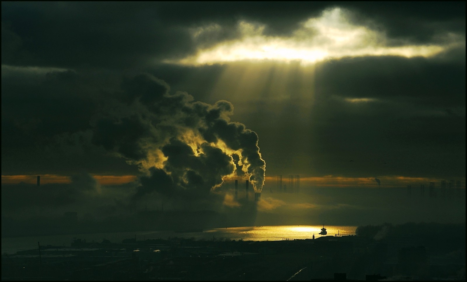 smoke, Netherlands, Sunbeams, Clouds, River, Smog, City, Landscape, Pollution Wallpaper