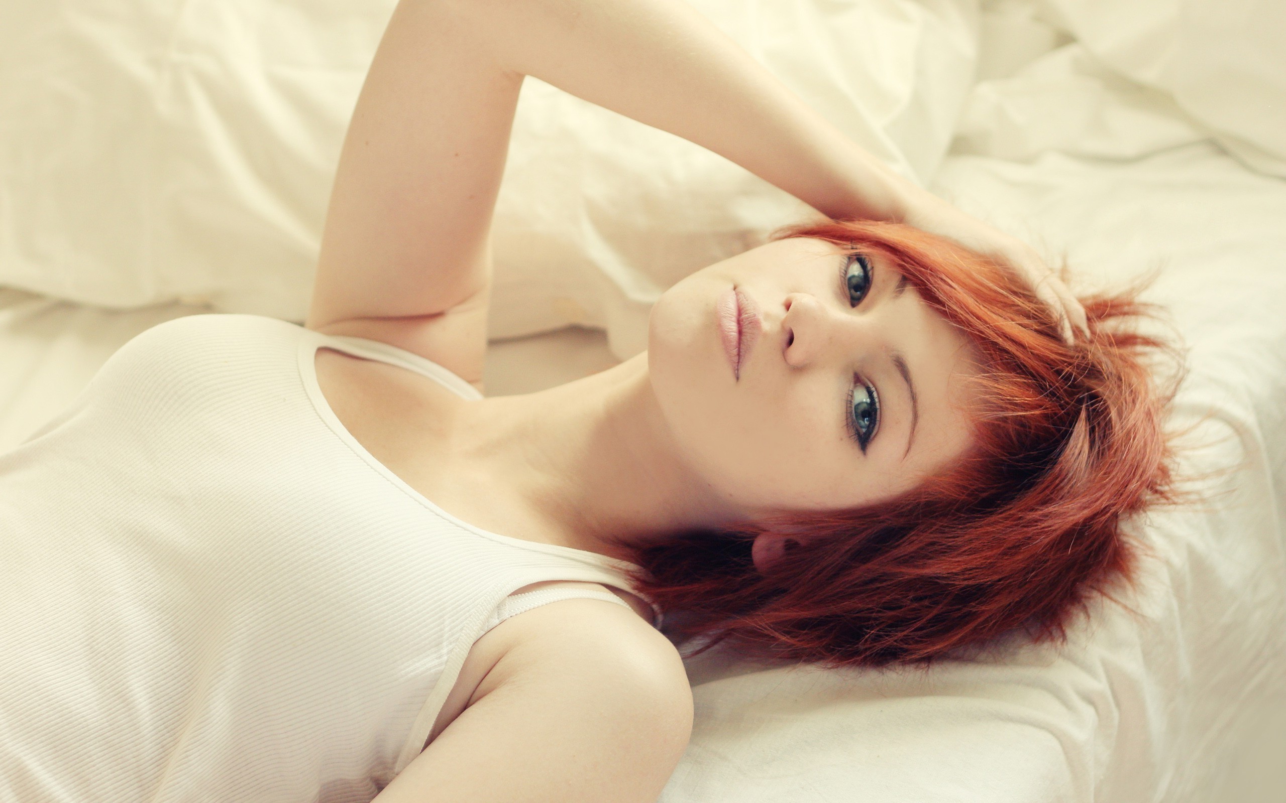 Vladlena Venskaya, Redhead, Women, Blue Eyes, In Bed, Short Hair, Face Wallpaper