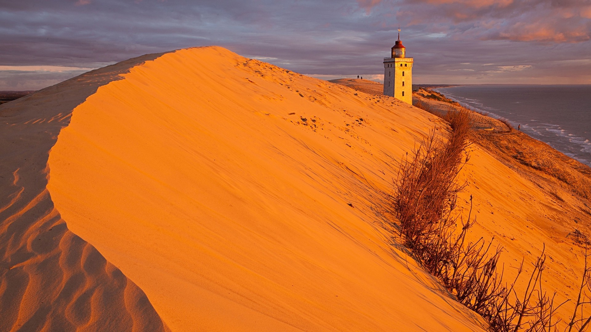 nature, Sand, Landscape, Dune, Lighthouse, Water, Sea, Clouds, Hill, Plants, Sunlight, Waves, Desert, Denmark, Rubjerg Knude Lighthouse Wallpaper