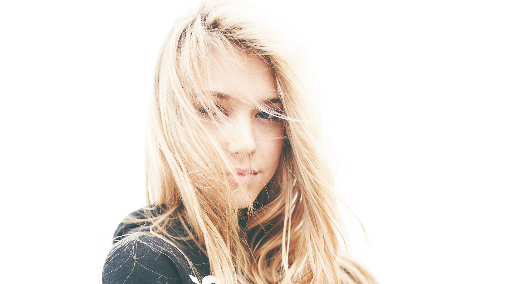 Alexis Ren Wallpaper