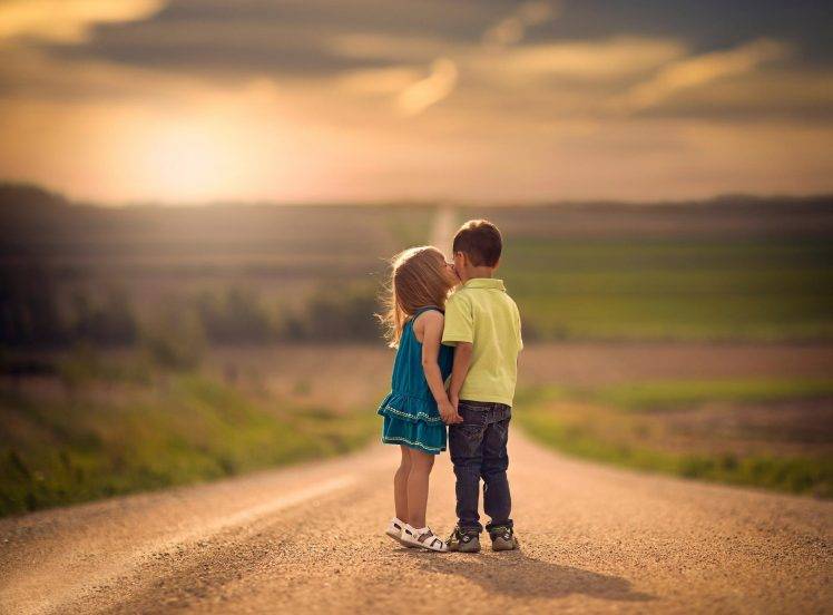 kissing, Children, Road, Holding Hands, Jake Olson, Nebraska HD Wallpaper Desktop Background