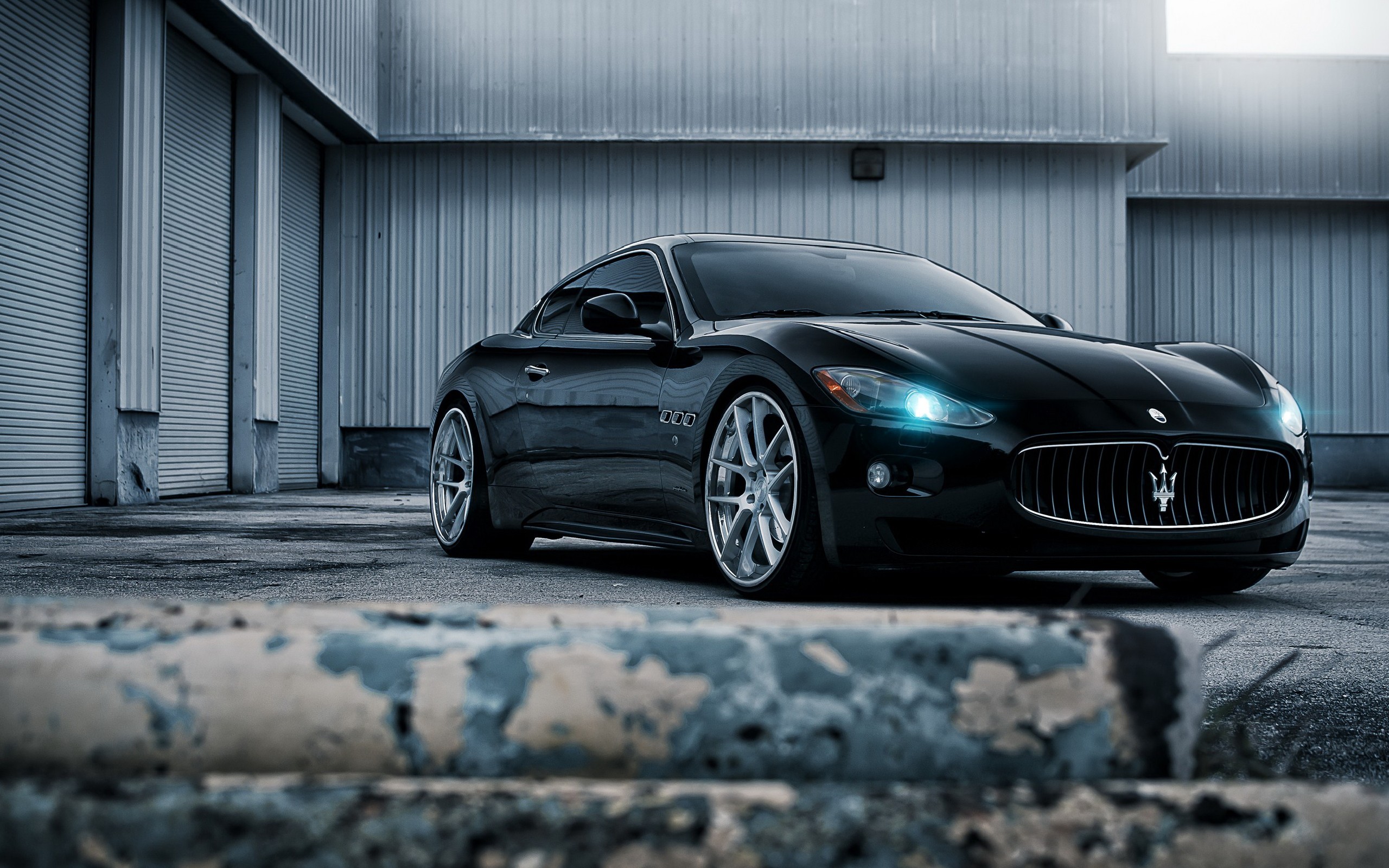 Maserati спорткар без смс
