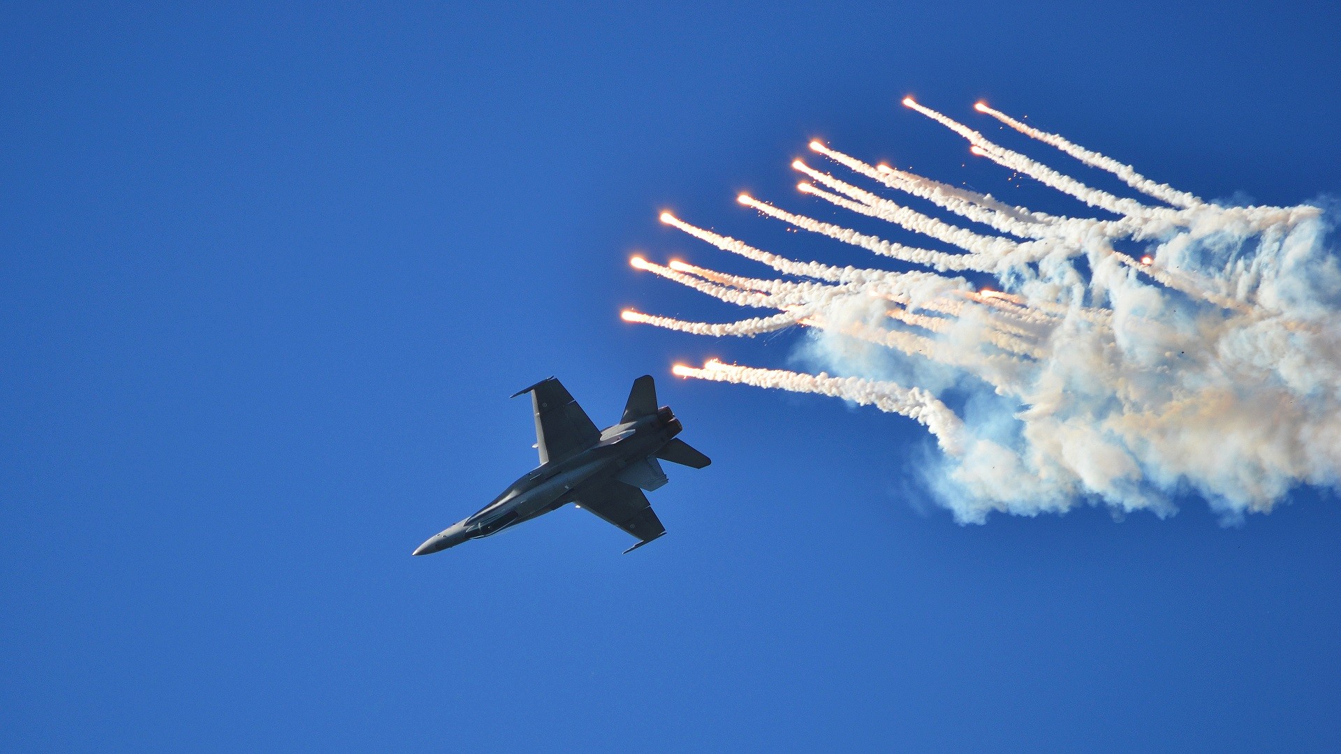 aircraft, Military Aircraft, McDonnell Douglas F A 18 Hornet, Flares, Smoke Wallpaper