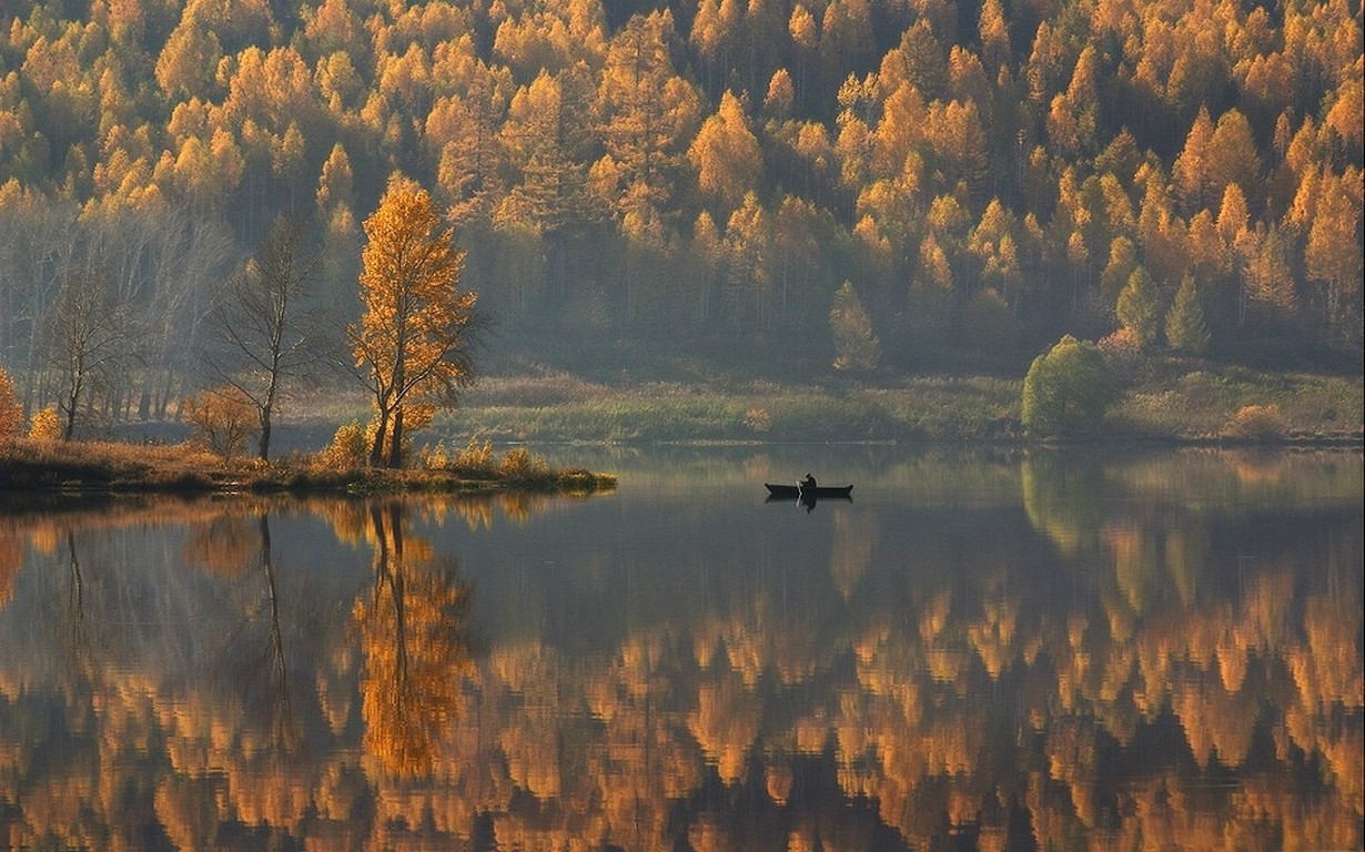 nature, Landscape, Sunrise, Lake, Forest, Mountain, Fall, Reflection, Boat, Trees, Water, Mist, Calm, Yellow Wallpaper