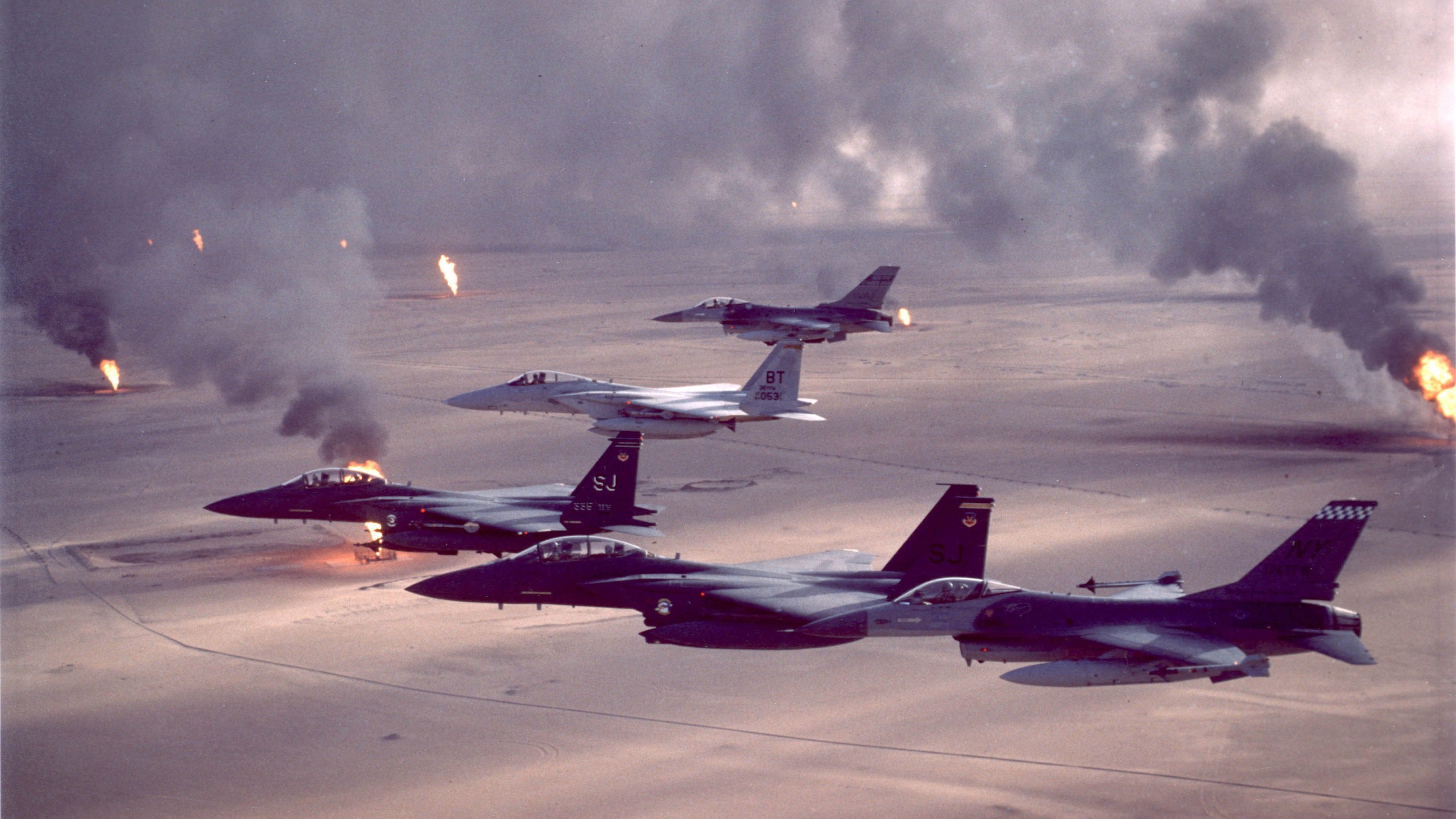 military, Military Aircraft, Jet Fighter, Operation Desert Storm, Kuwait, Gulf War, US Air Force, F 15 Strike Eagle, General Dynamics F 16 Fighting Falcon Wallpaper