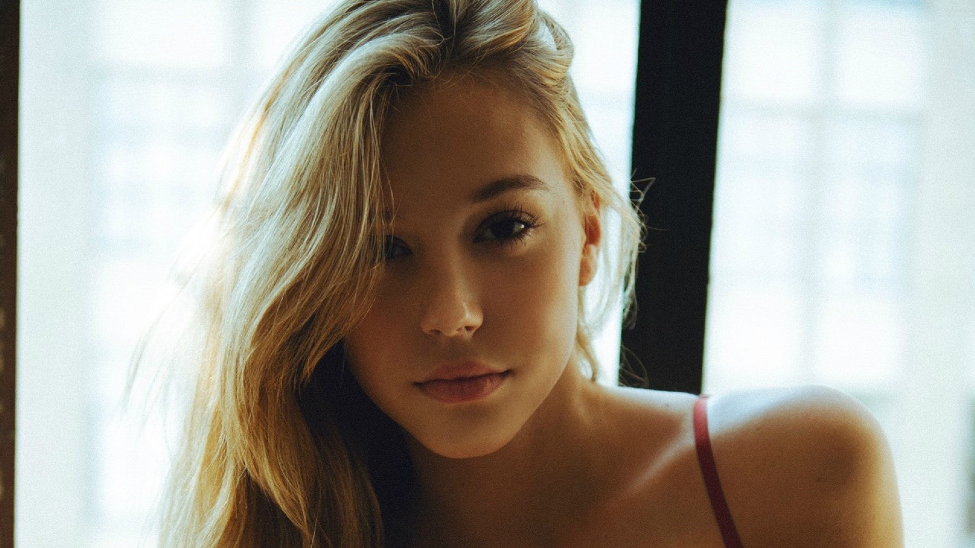 Alexis Ren, Women, Model, Blonde, Face Wallpaper