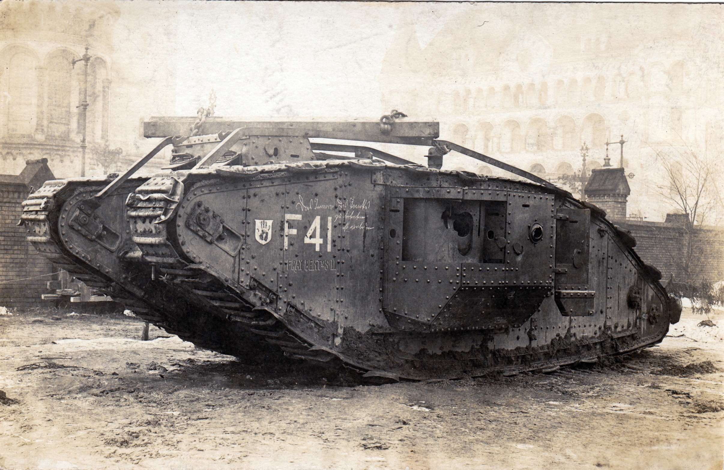 first battle tanks were used ww1