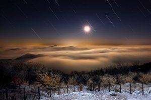 nature, Landscape, Moon, Moonlight, Winter, Shrubs, Starry Night, Snow, Fence, Clouds, Hill, South Korea, Long Exposure