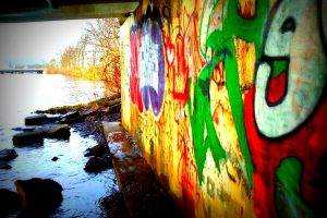 graffiti, River