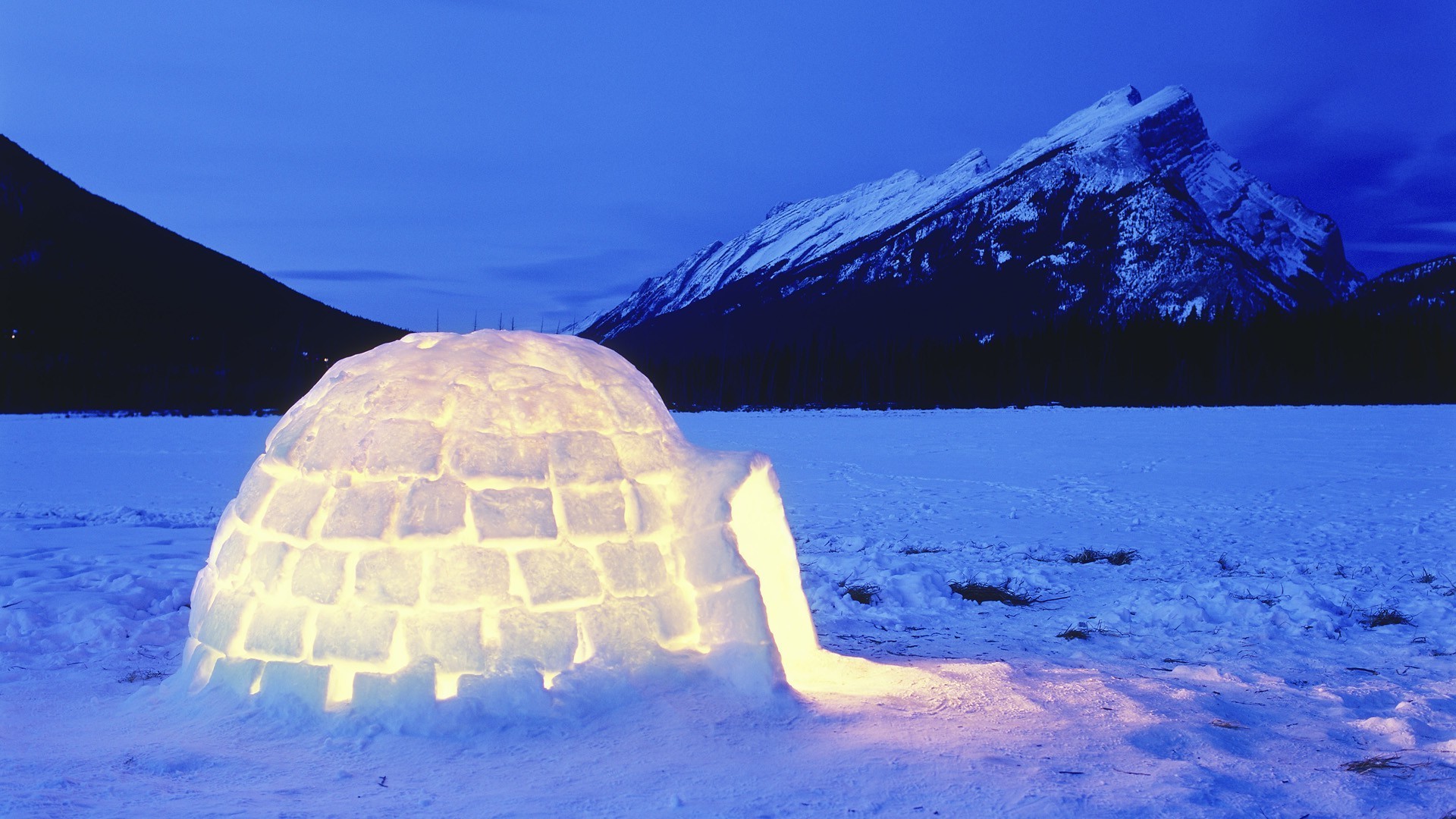 35176 Alberta_National_Park lake igloo snow mountain Banff Canada