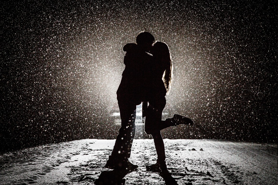 love, Kissing, Snow, Monochrome, Silhouette, Winter, Lights, Backlighting, Couple Wallpaper