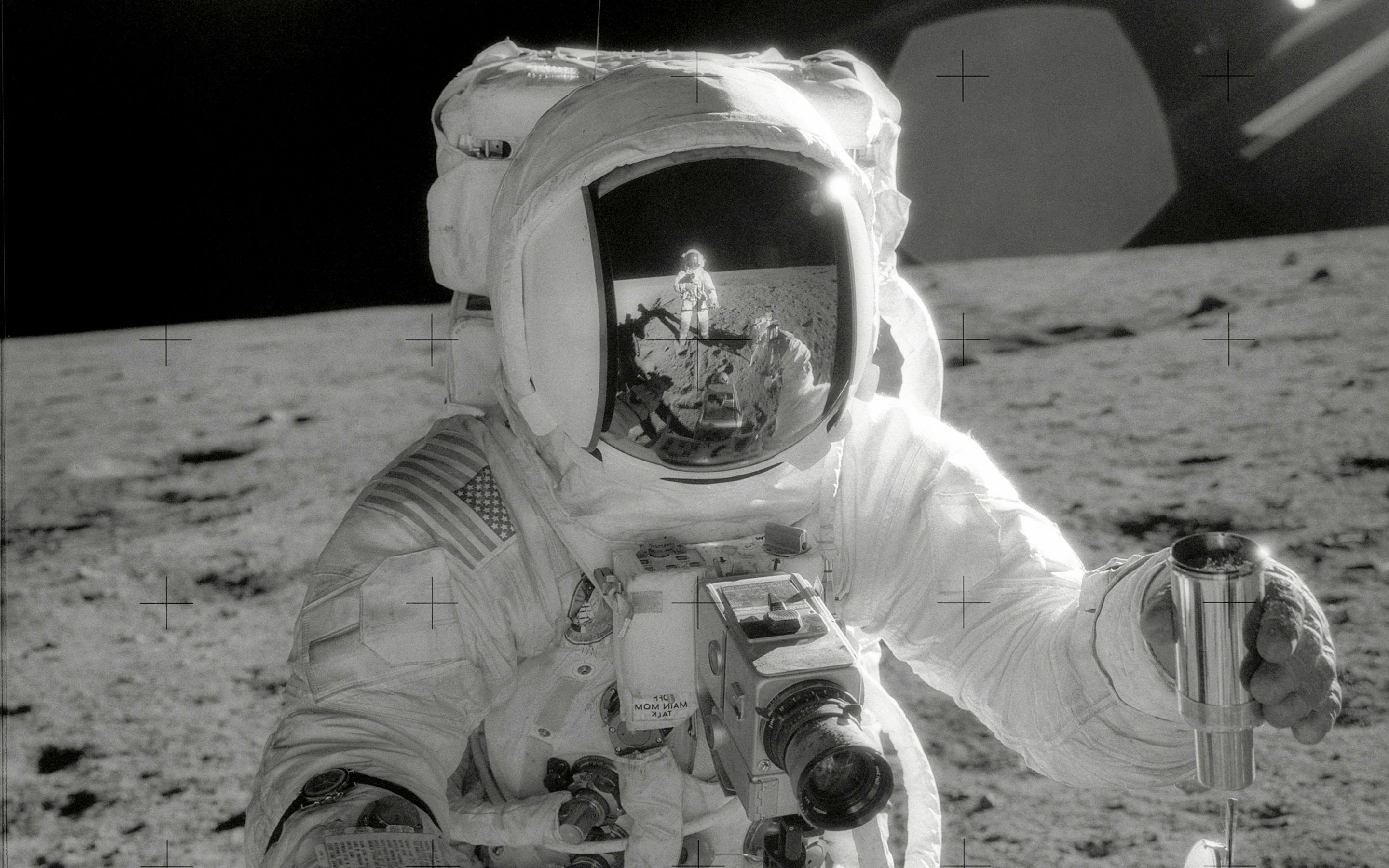 astronaut, Spacesuit, Moon Wallpaper