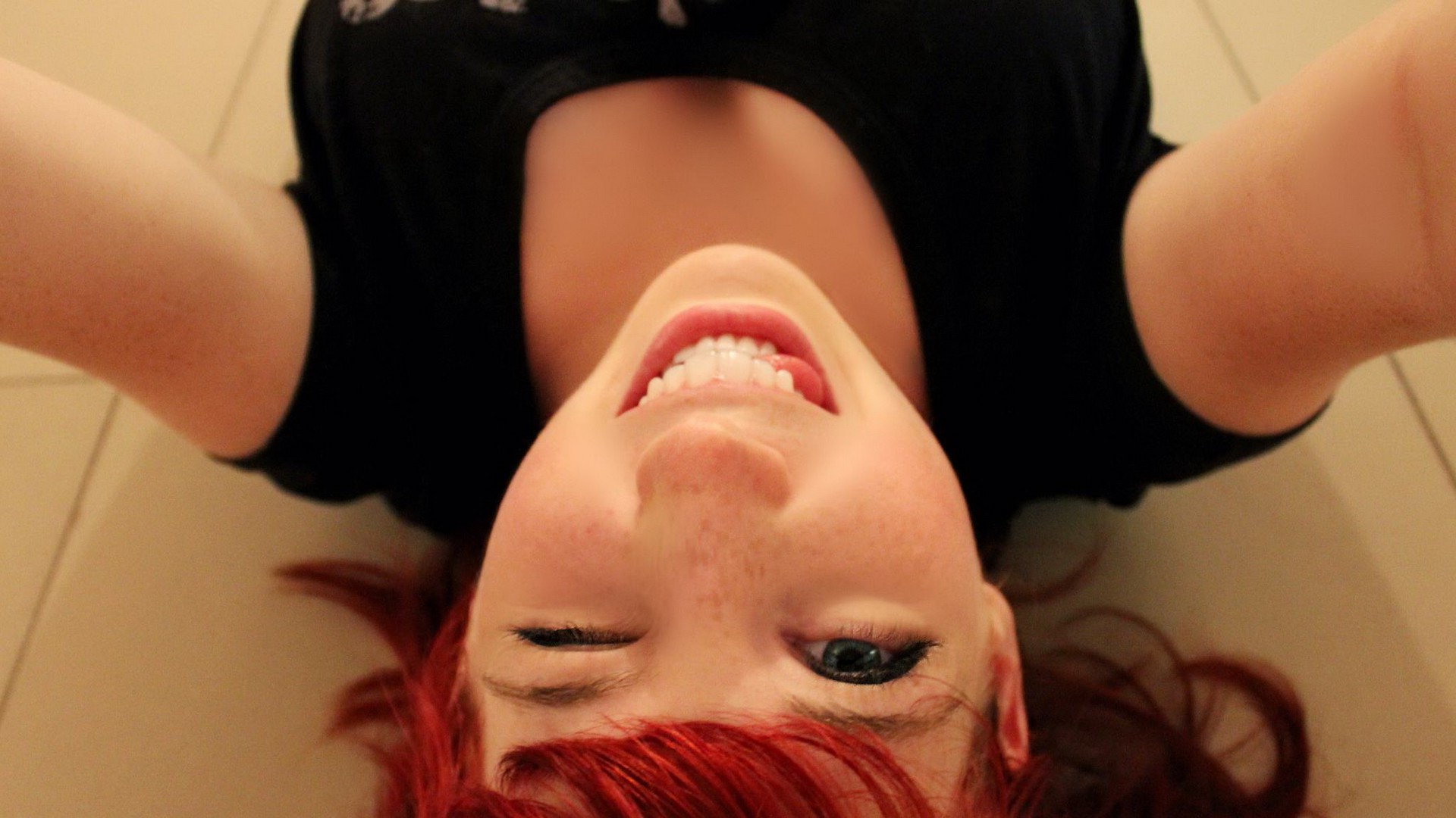 redhead, Lying Down, Dyed Hair, Freckles, Blue Eyes, Tongues, Black