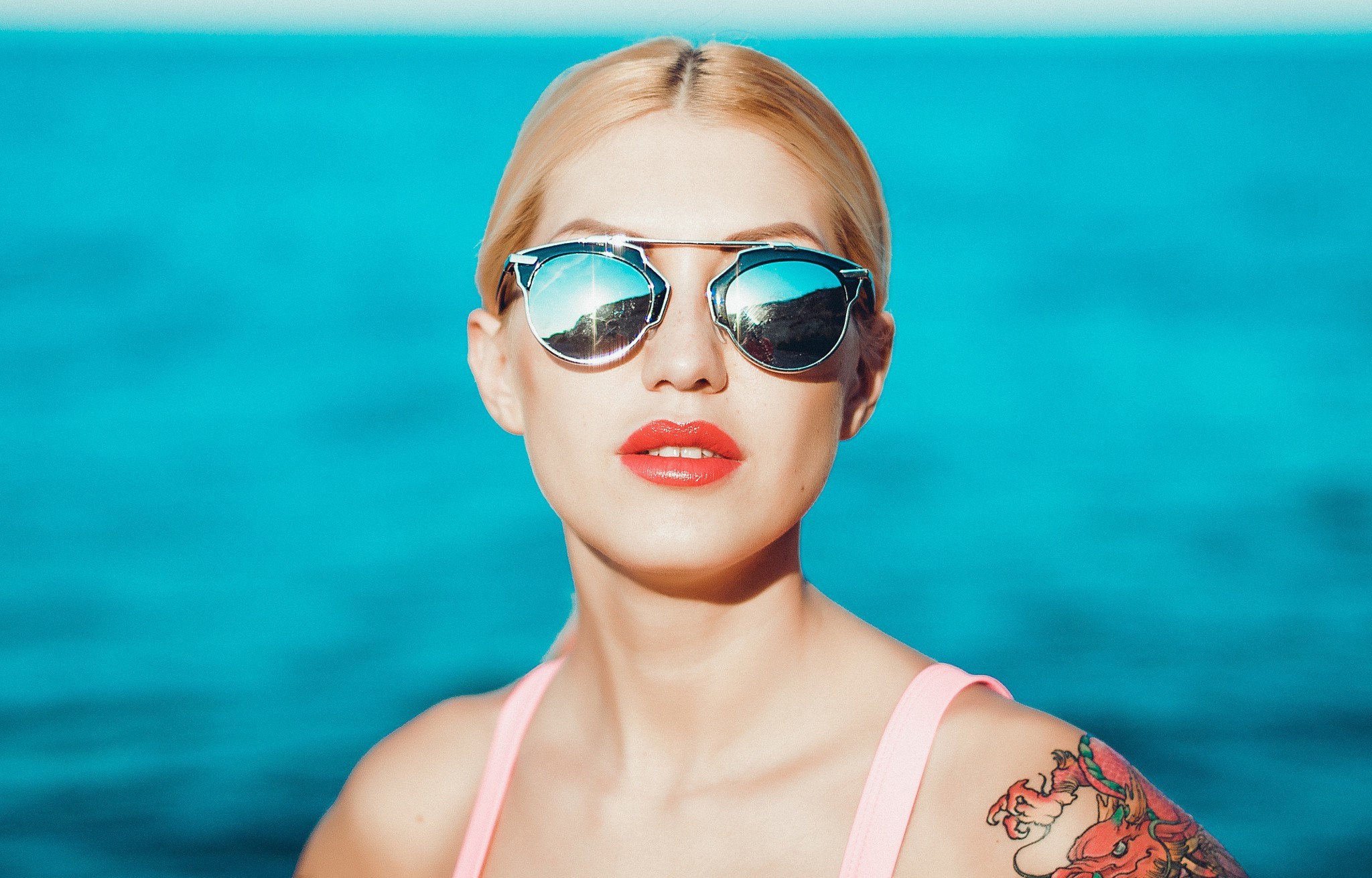 red Lipstick, Sunglasses, Blonde, Blue, Red, White Wallpaper