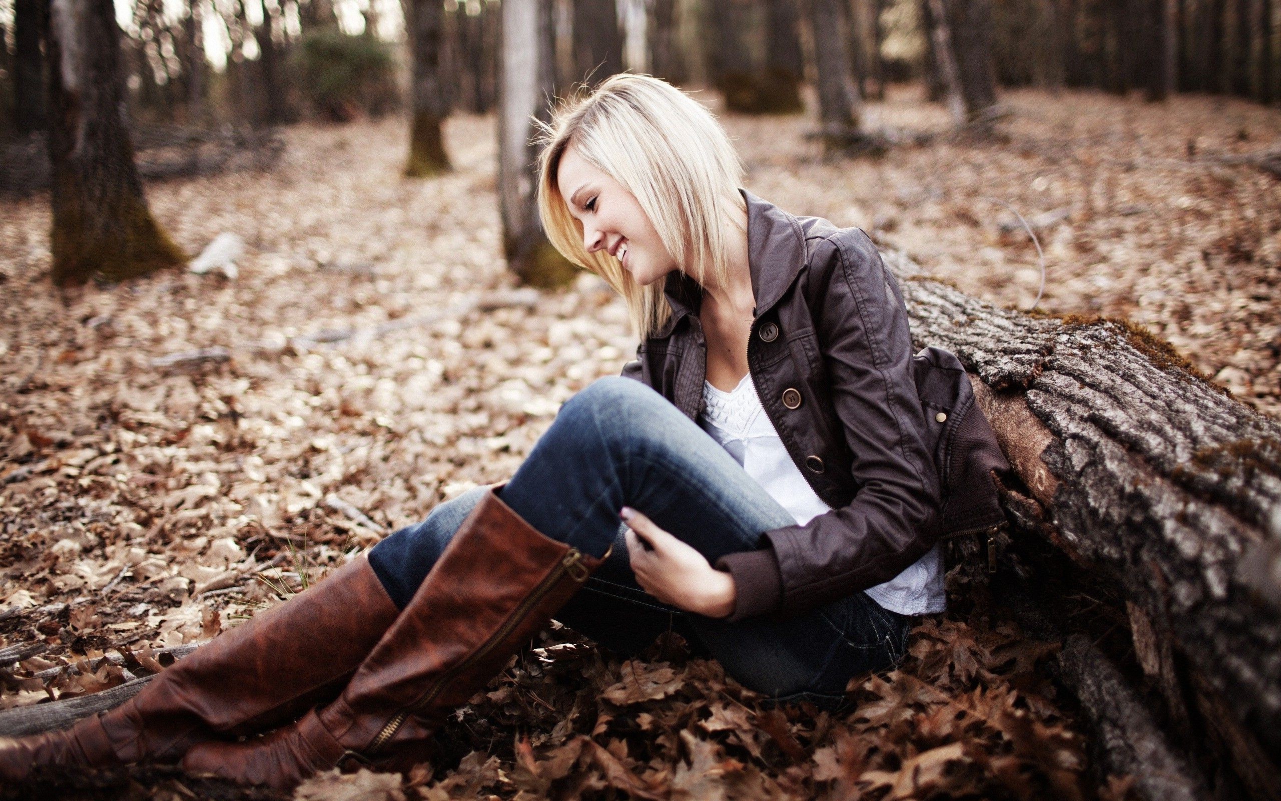women Outdoors, Blonde, Leaves, Boots, Smiling, Trees, Short Hair Wallpaper
