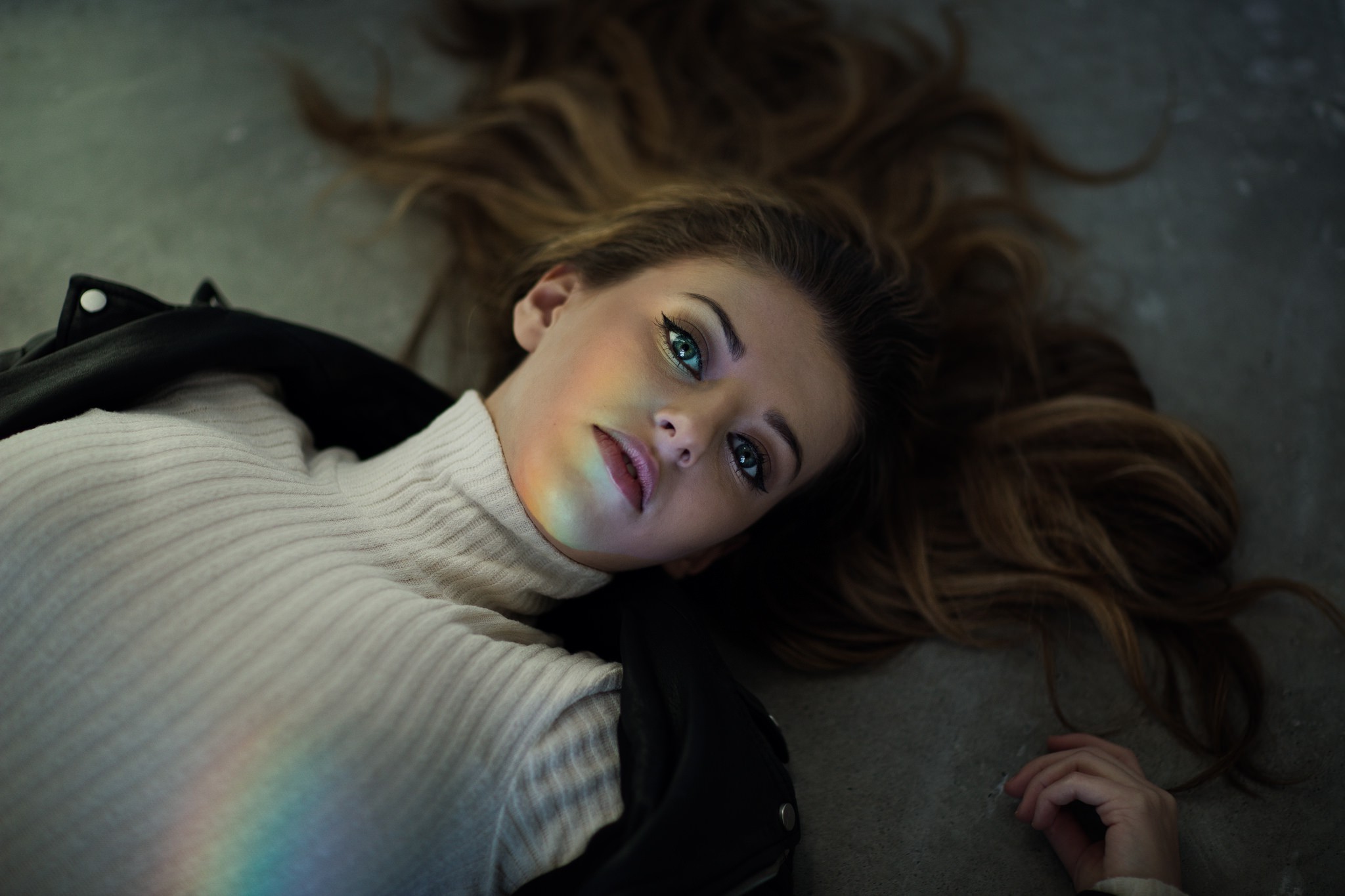 women, Portrait, Face, On The Floor Wallpaper