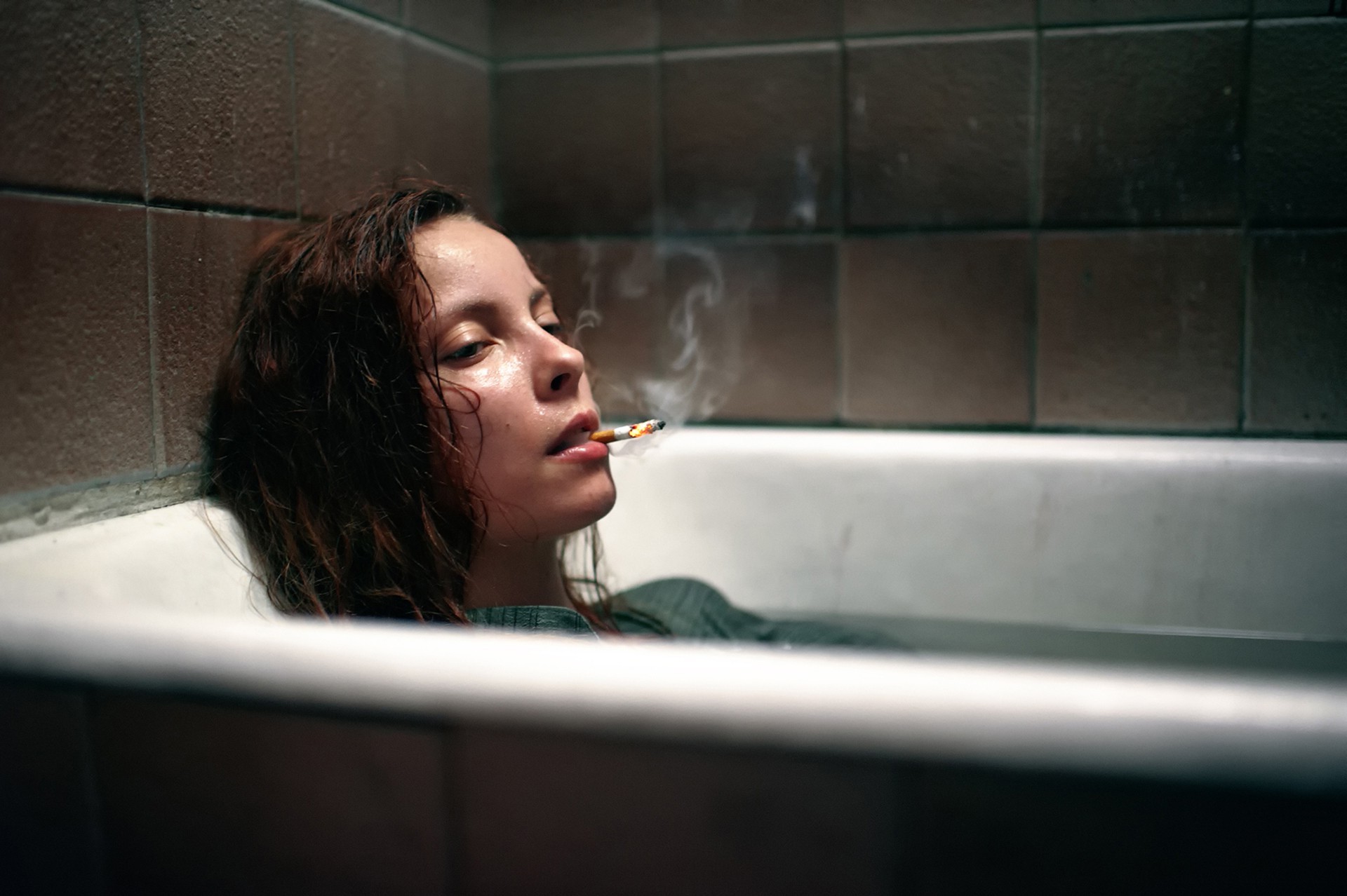 women, Smoking, Bathtub Wallpaper
